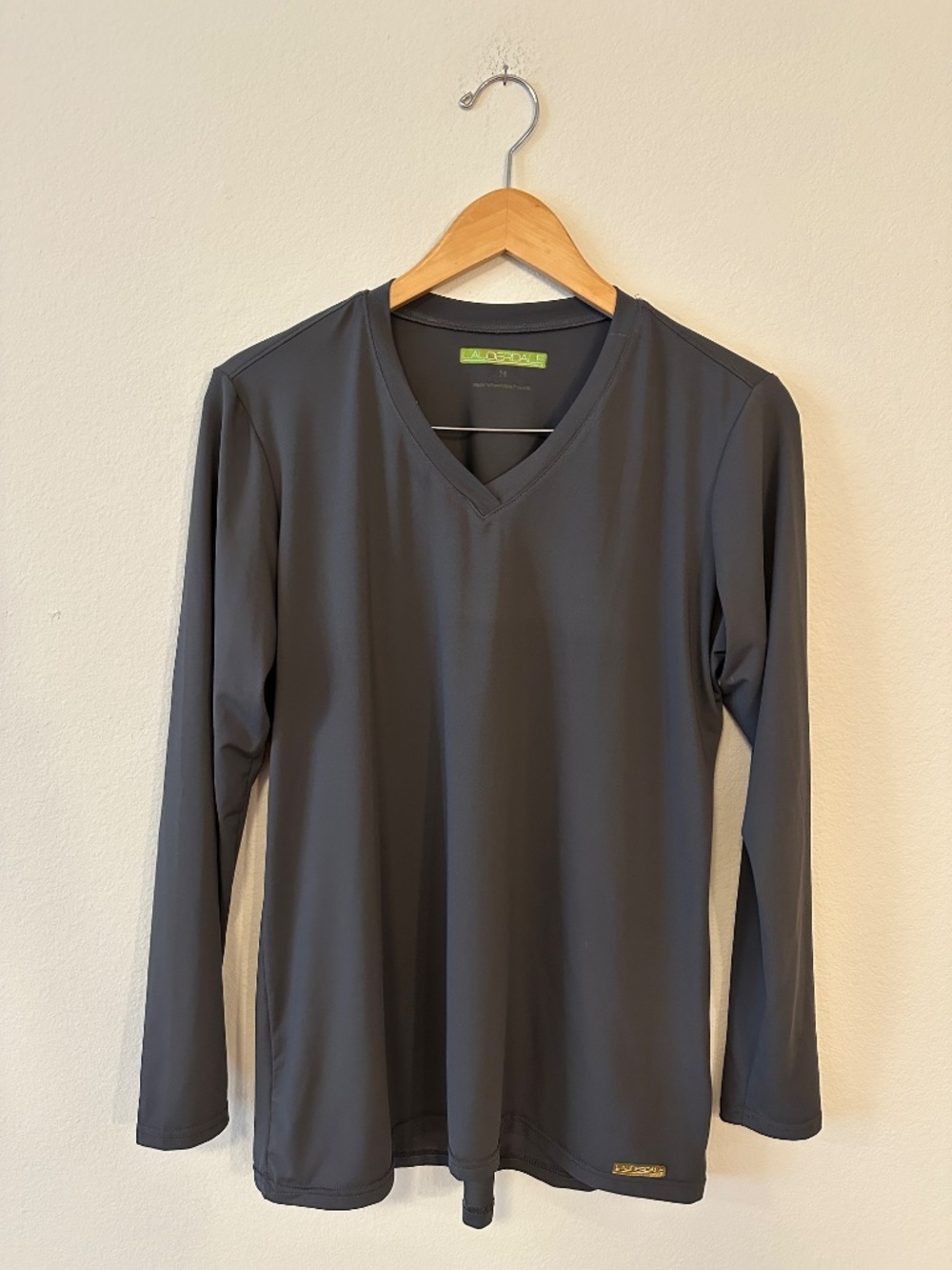 Lauderdale by UA Aurelia Women's Gray V-Neck Long Sleeve Scrub Tee M